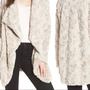 BB DAKOTA TUCKER FAUX WUBBY DRAPE JACKET